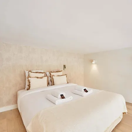 Superb Flat Heart 8th District Matignon St Honore Apartment