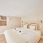 Superb Flat Heart 8th District Matignon St Honore * باريس