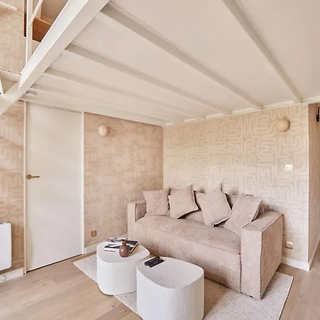 Superb Flat Heart 8th District Matignon St Honore Lejlighed