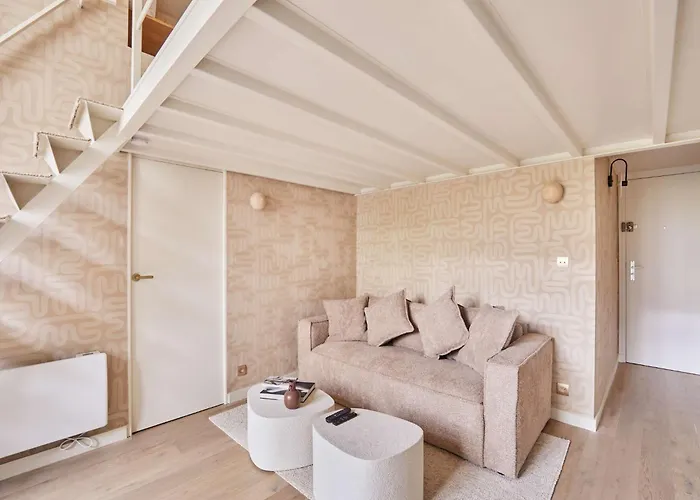 Superb Flat Heart 8th District Matignon St Honore Lejlighed