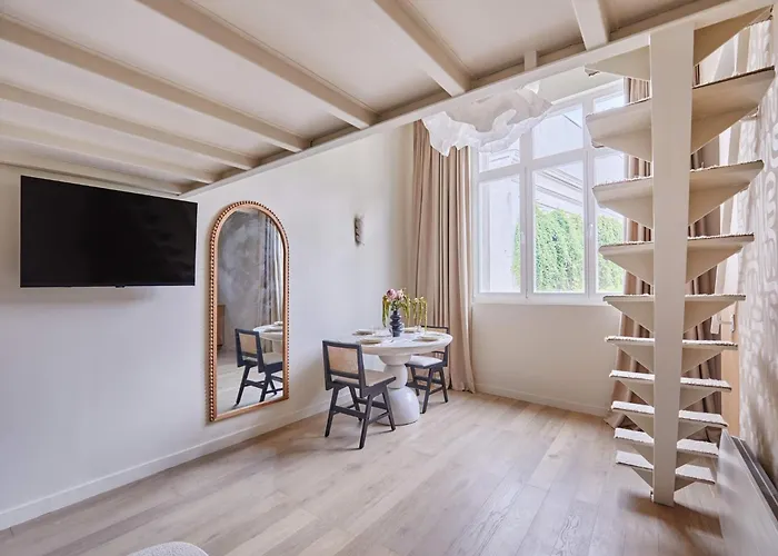 Superb Flat Heart 8th District Matignon St Honore