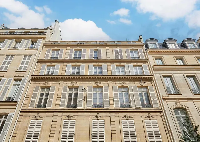 Superb Flat Heart 8th District Matignon St Honore Lejlighed *